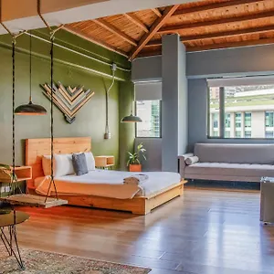 https://selina.colombiamedellinhotels.com
